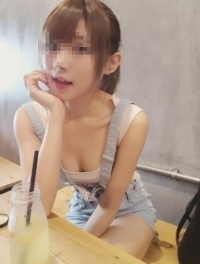 台北學生妹：Momo 163 D 45 20歲 #細腰奶大腿超嫩！現役女大生兼職 超敢玩